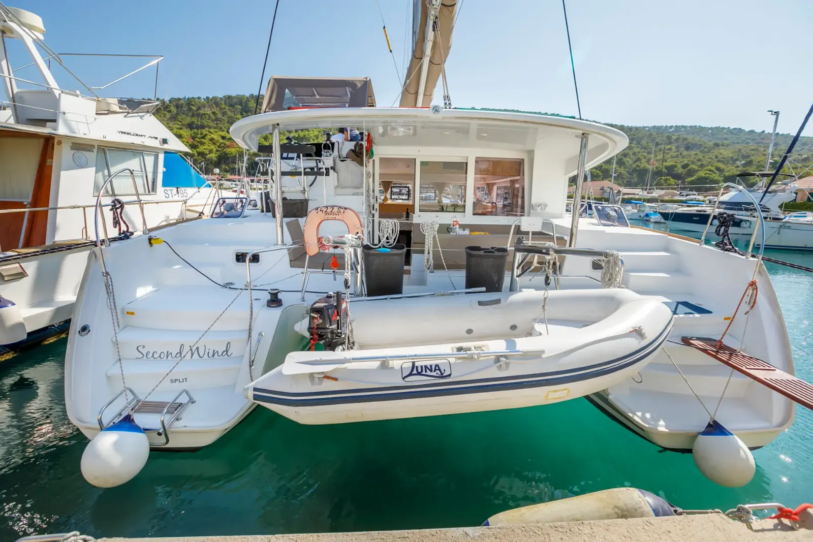 LAGOON 40 "SECOND WIND" | Catamaran Charter