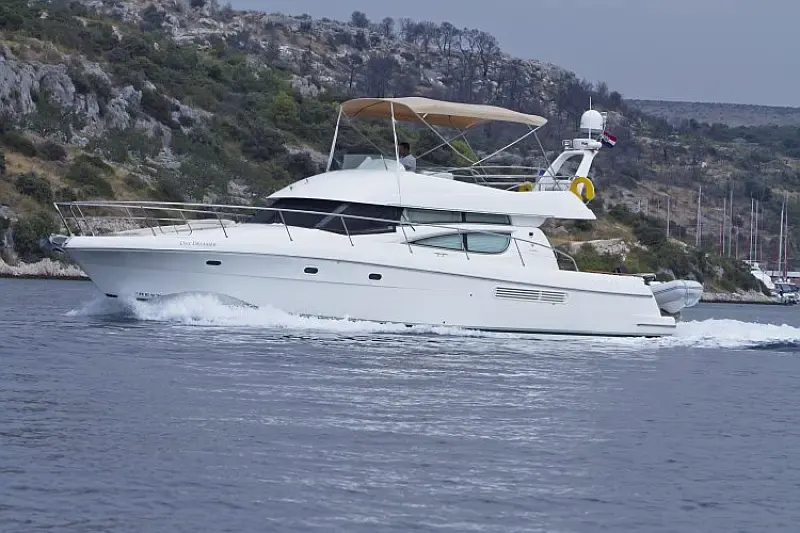 Jeanneau Prestige 46 Fly | Motor Yacht Charter