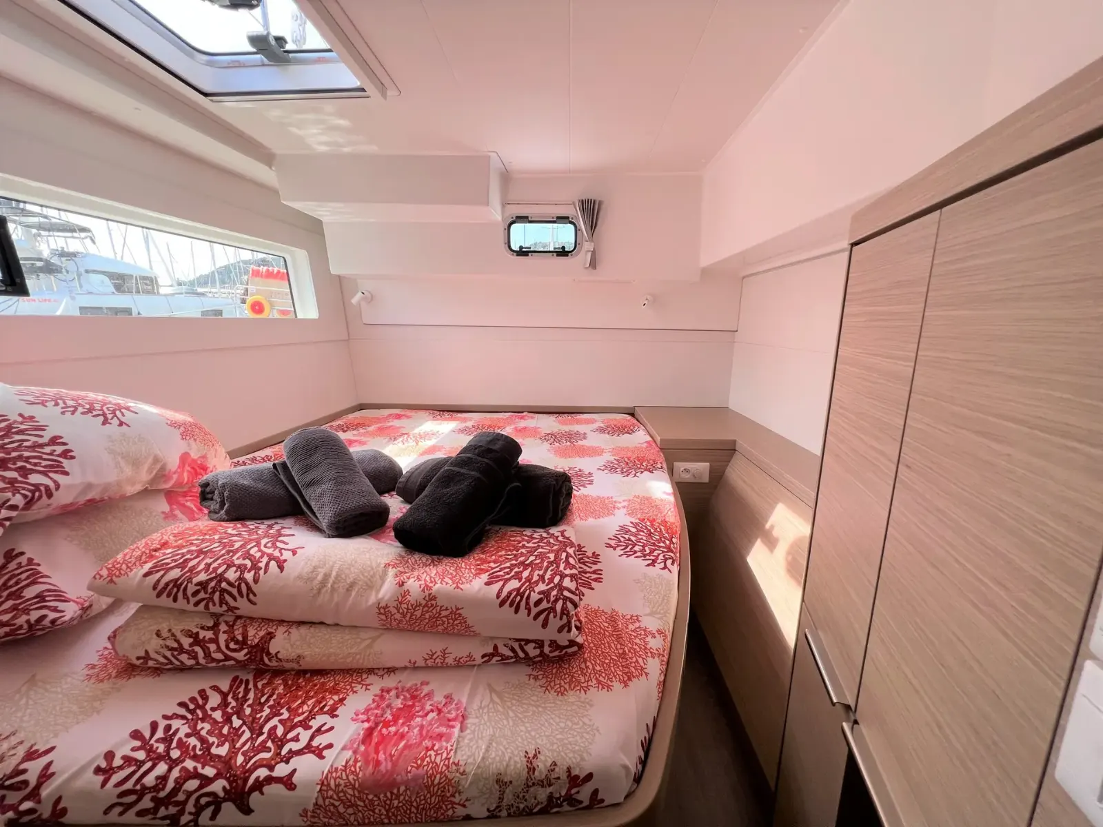 Lagoon-40-Wind-Seeker-cabins-3-scaled.webp