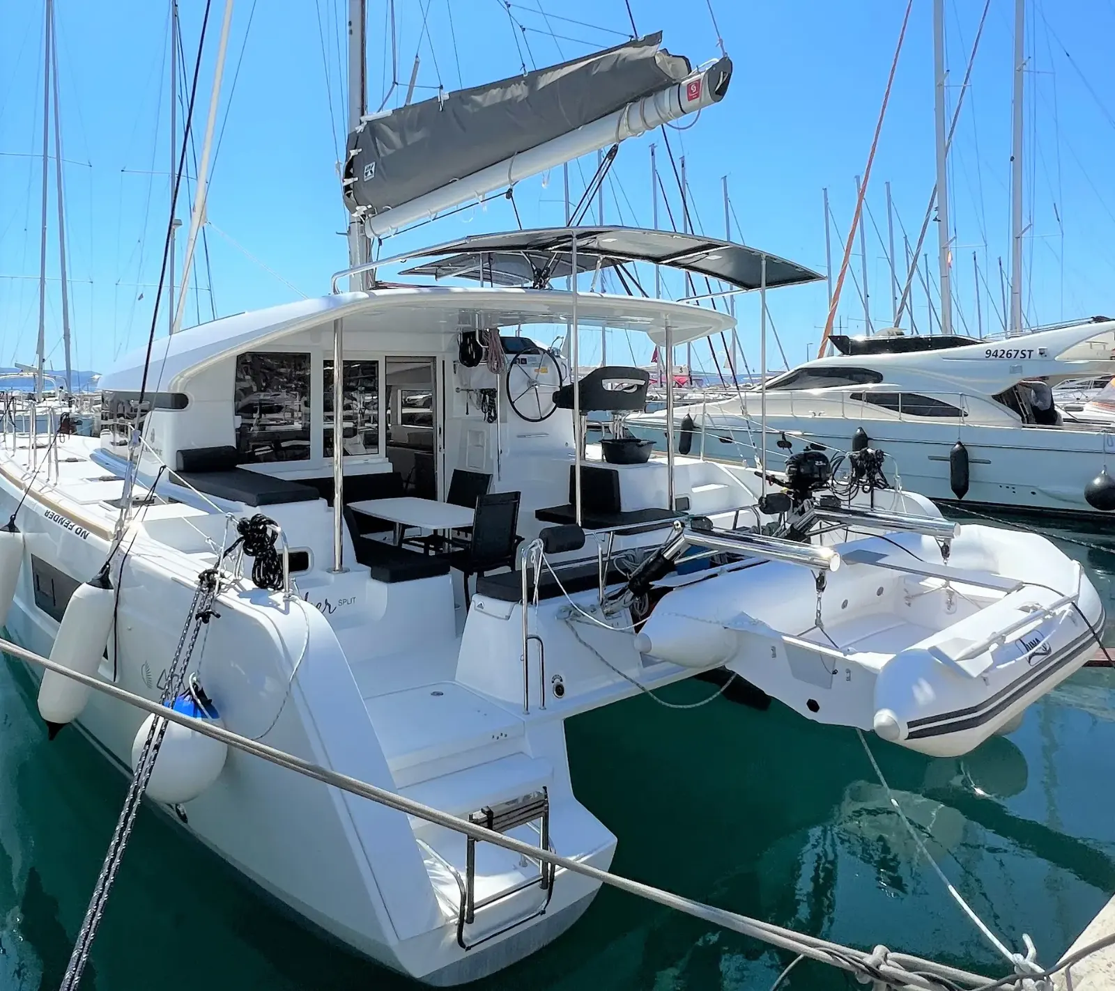 Lagoon-40-Wind-Seeker-outside.webp