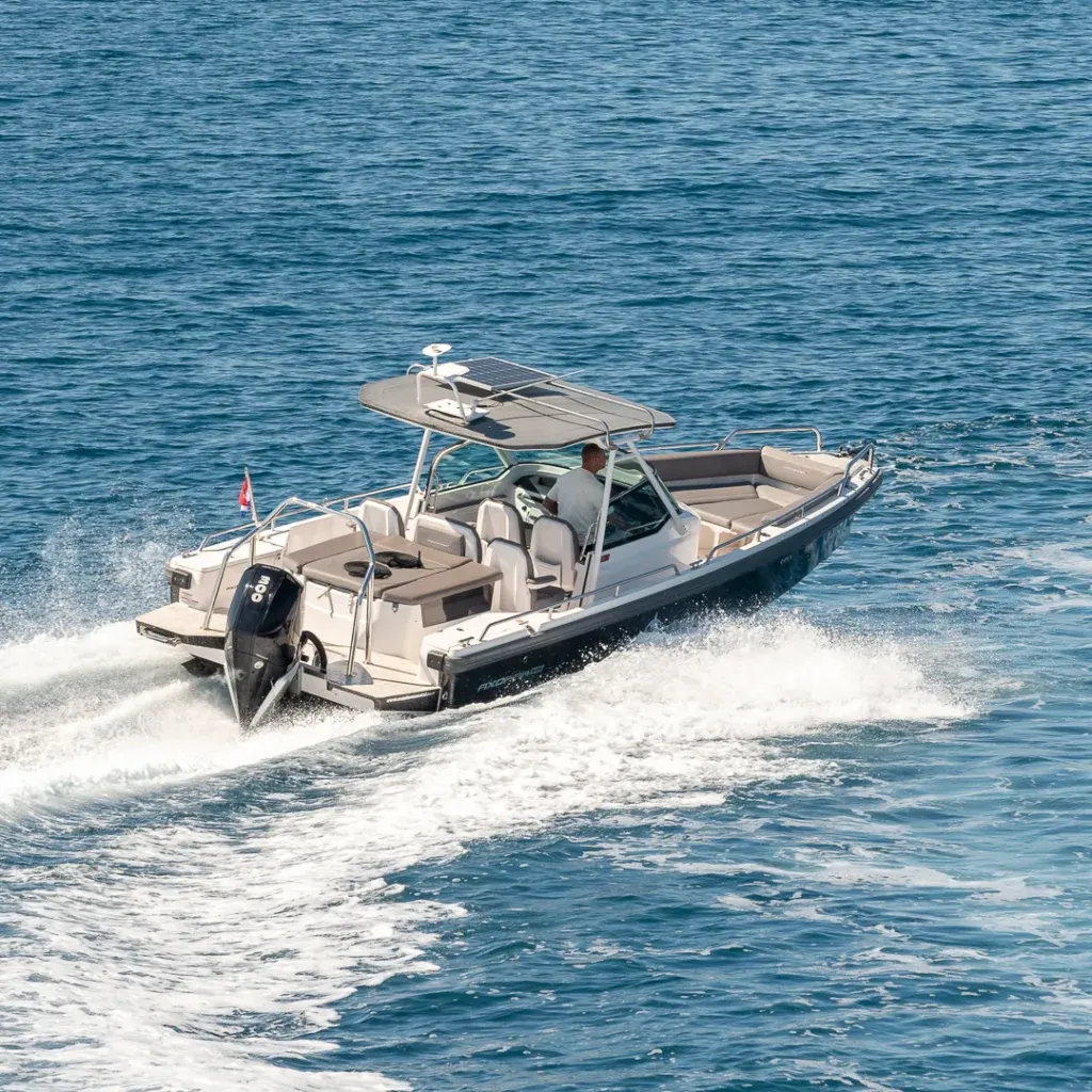 AXOPAR 28 T-T | Motor Yacht Charter
