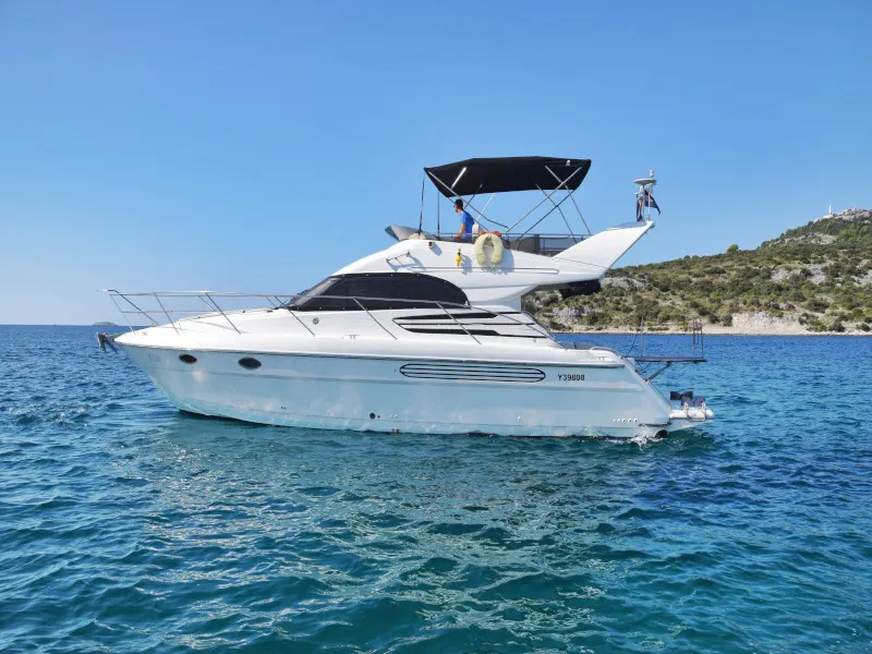 Fairline Phantom 40 | Motor Yacht Charter