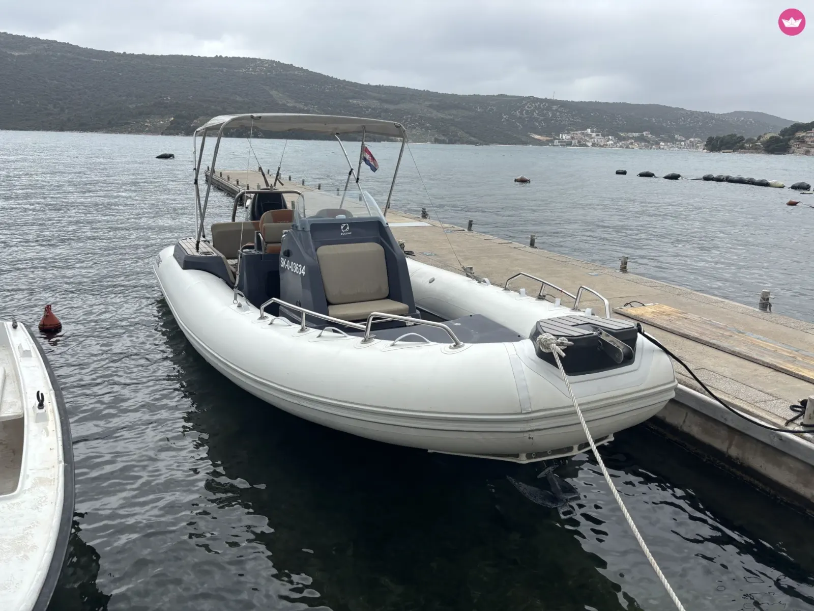 Motorboat Zodiac 7.5 Medline 300hp | RIB Rental