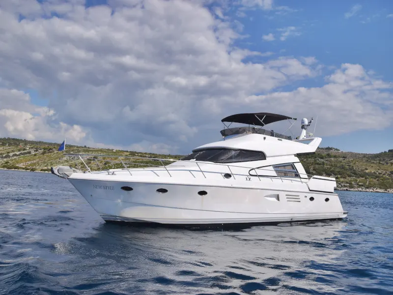 Johnson 56 | Motor Yacht Charter