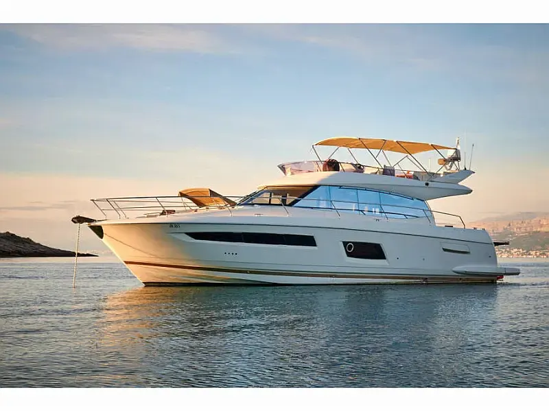 Prestige 550 Fly | Motor Yacht Charter