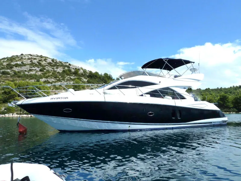 Manhattan 50 | Motor Yacht Charter