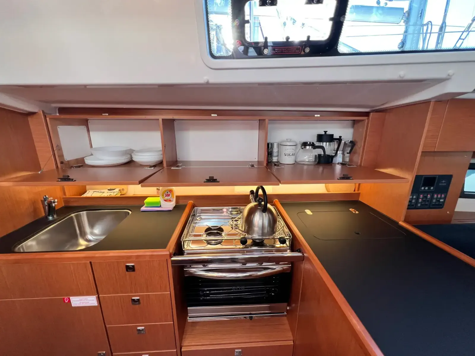 Bavaria-C38-kitchen-scaled-1.webp