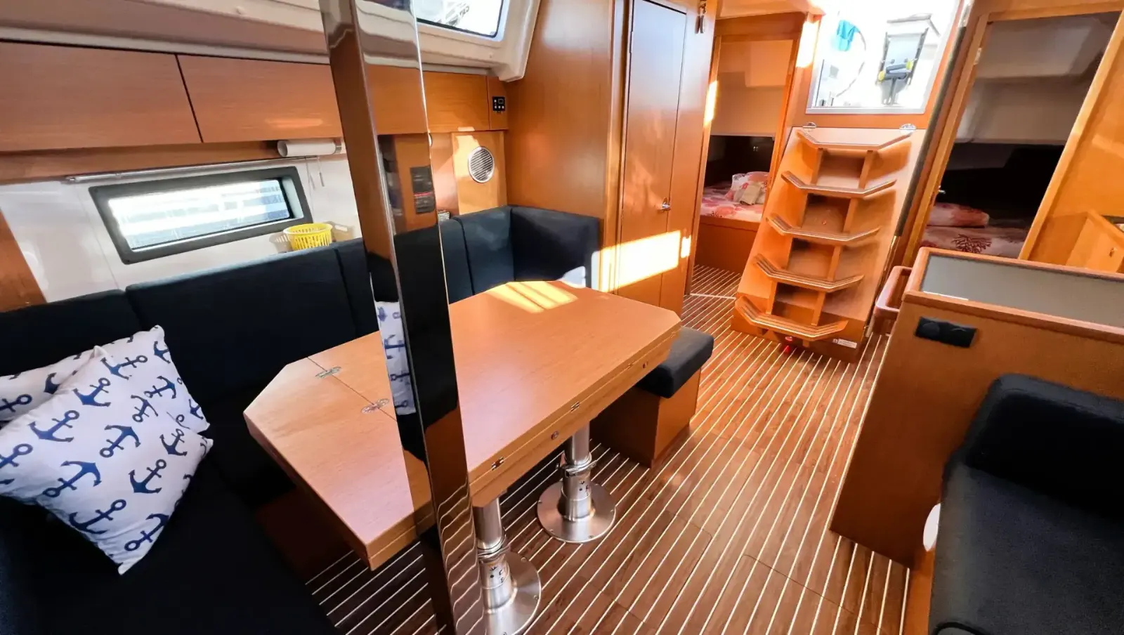 Bavaria-C38-Wind-Dancer-saloon7-scaled-1.webp