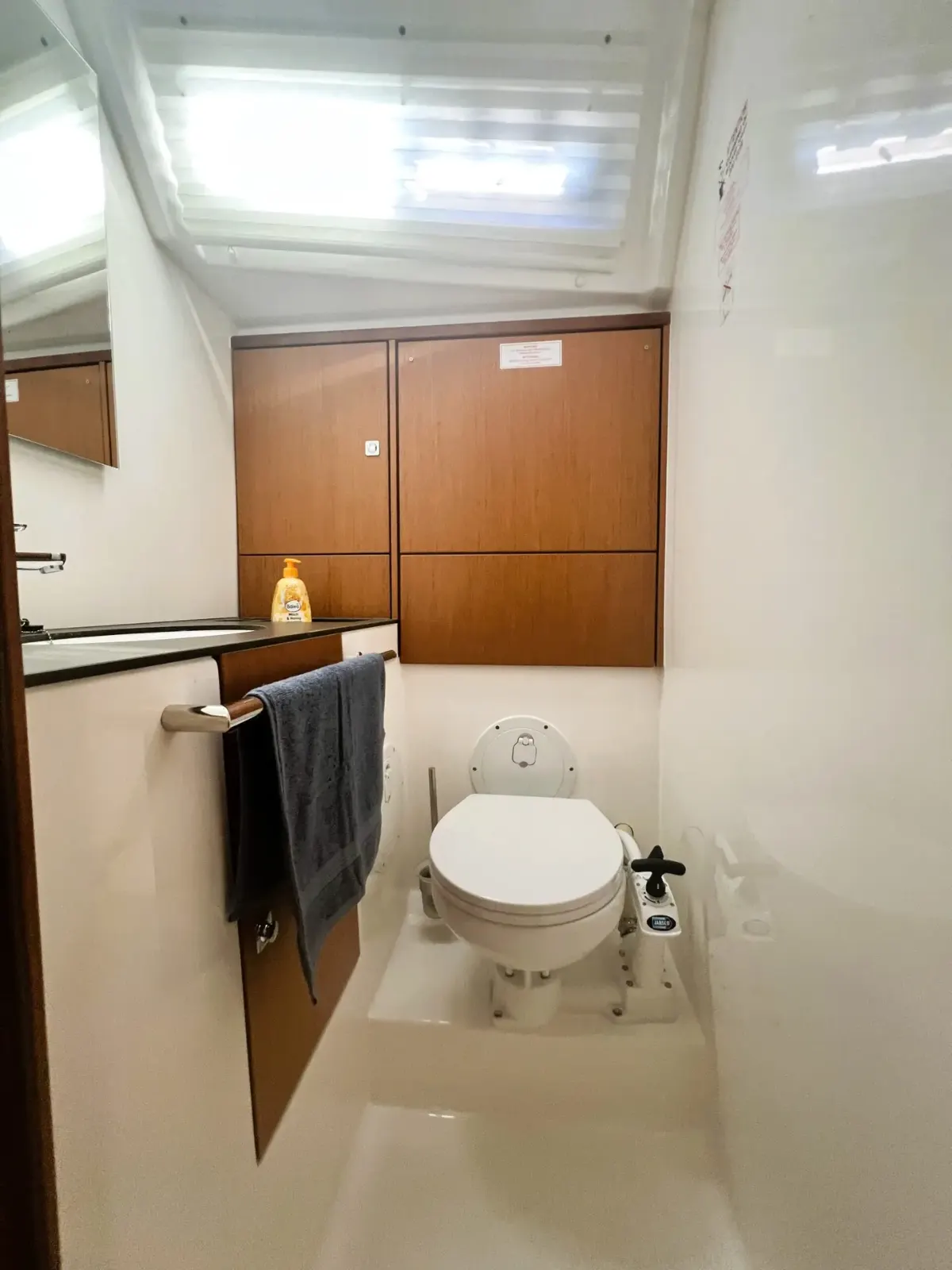 Bavaria-46-Cruiser-Summer-Breeze-toilet-4-scaled.webp