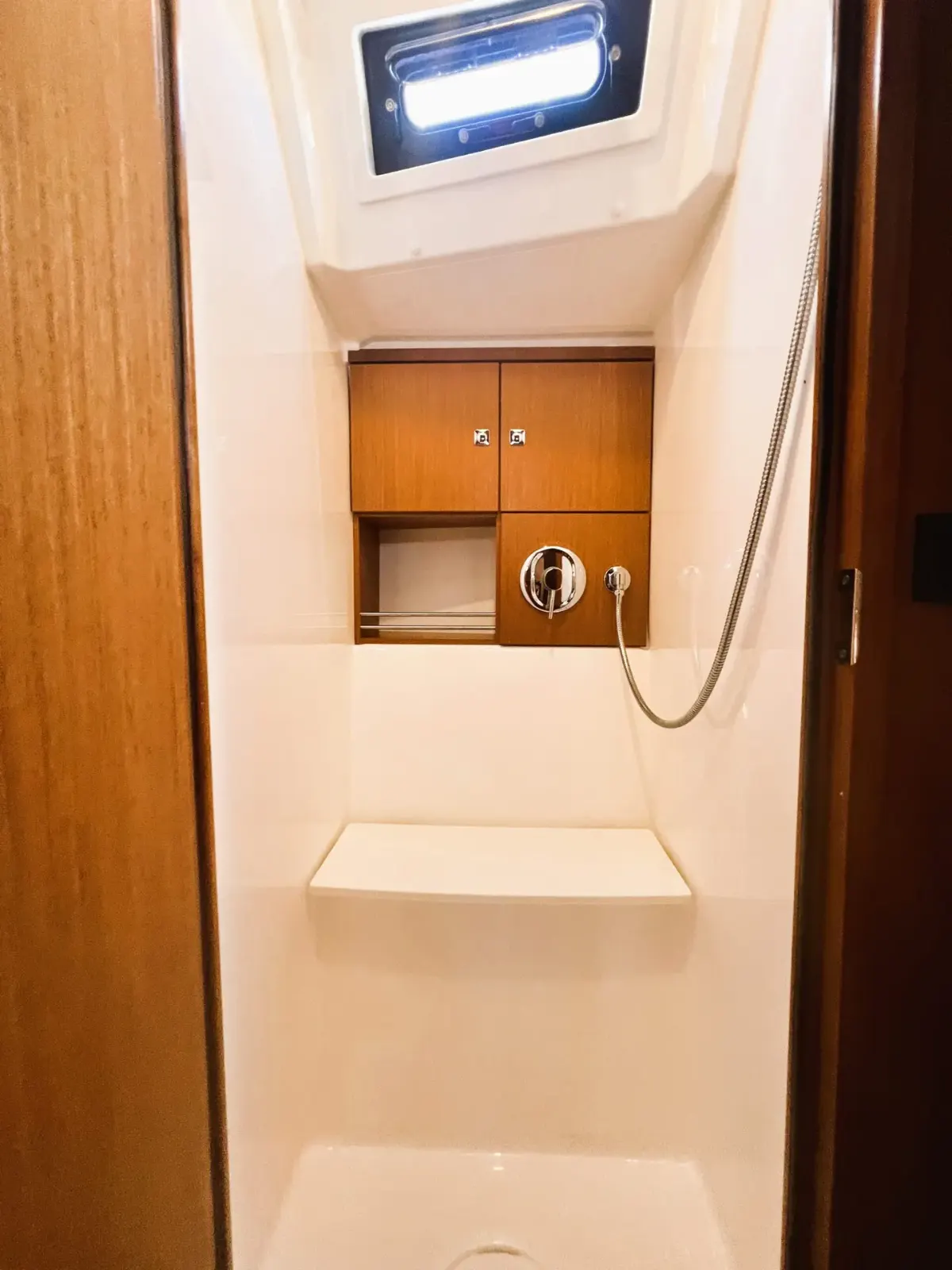Bavaria-46-Cruiser-Summer-Breeze-toilet-5-scaled.webp