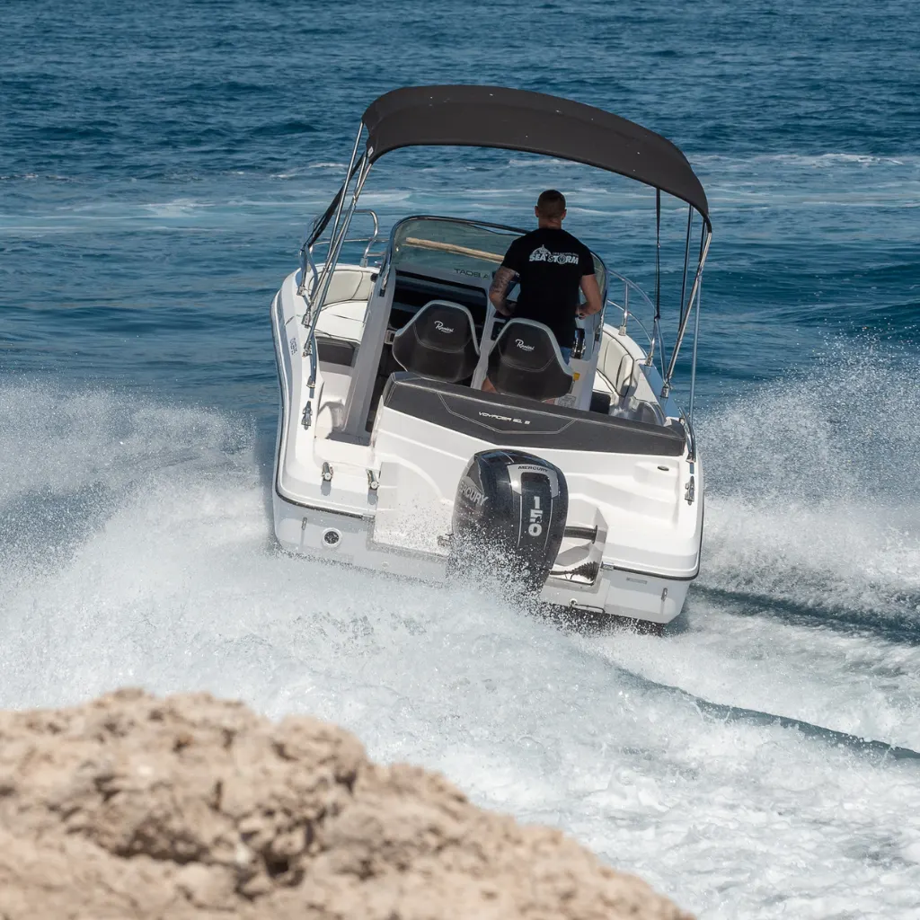 Voyager 21S | Motor Yacht Charter